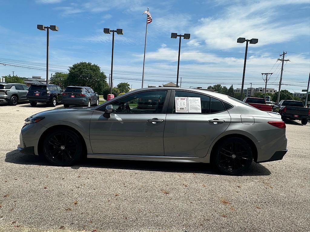 Used 2025 Toyota Camry SE FWD image 2