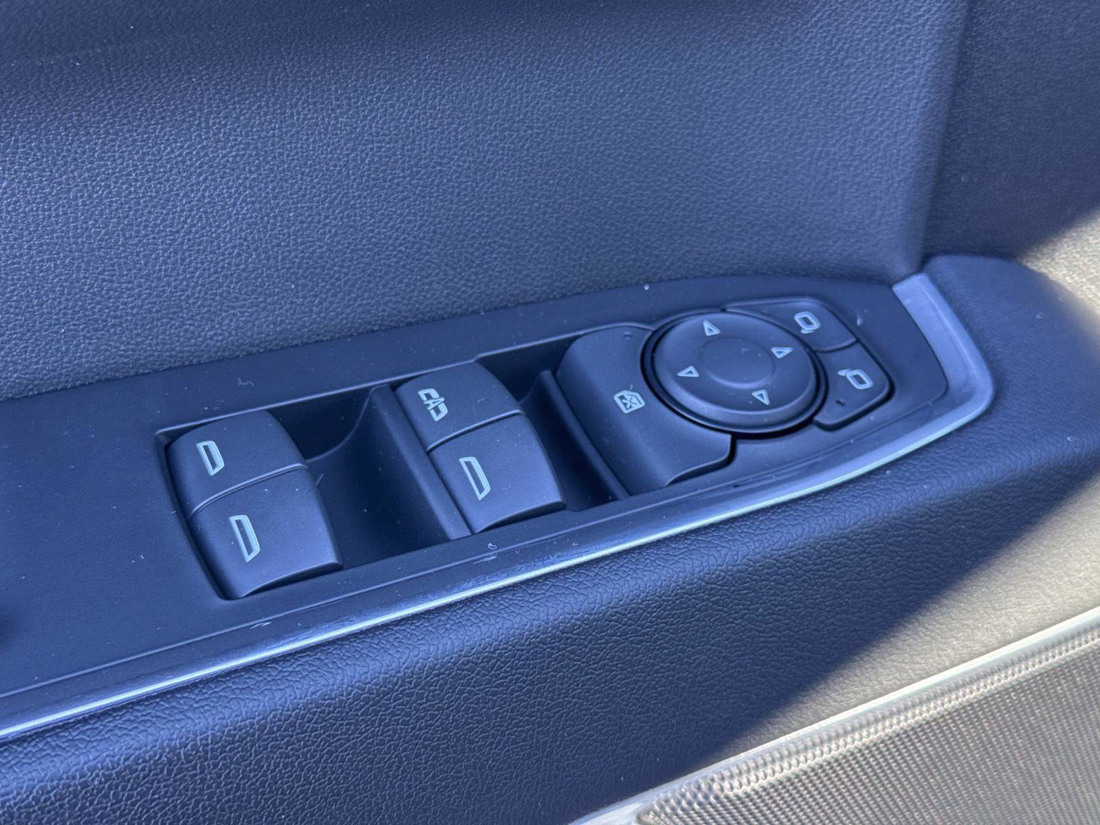 Used 2023 Chevrolet Silverado 1500 LT image 15