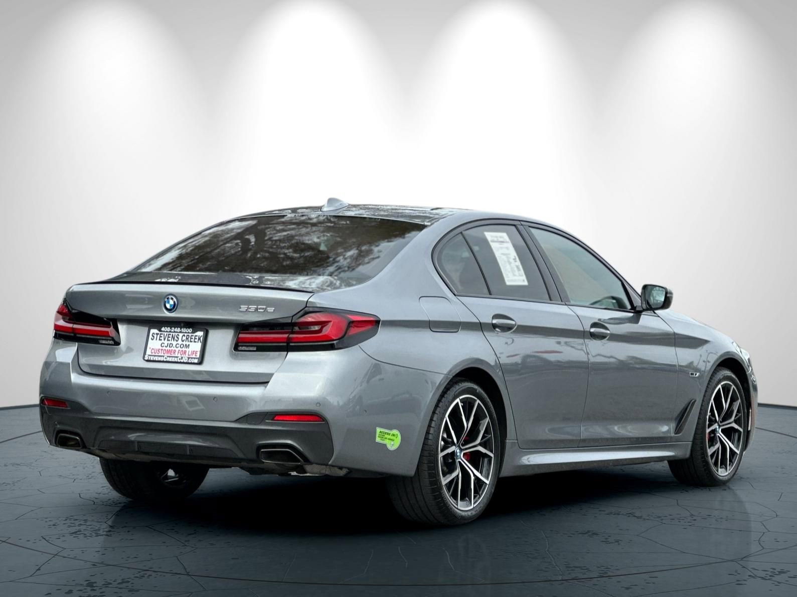 Used 2023 BMW 530e w/ M Sport Package image 4