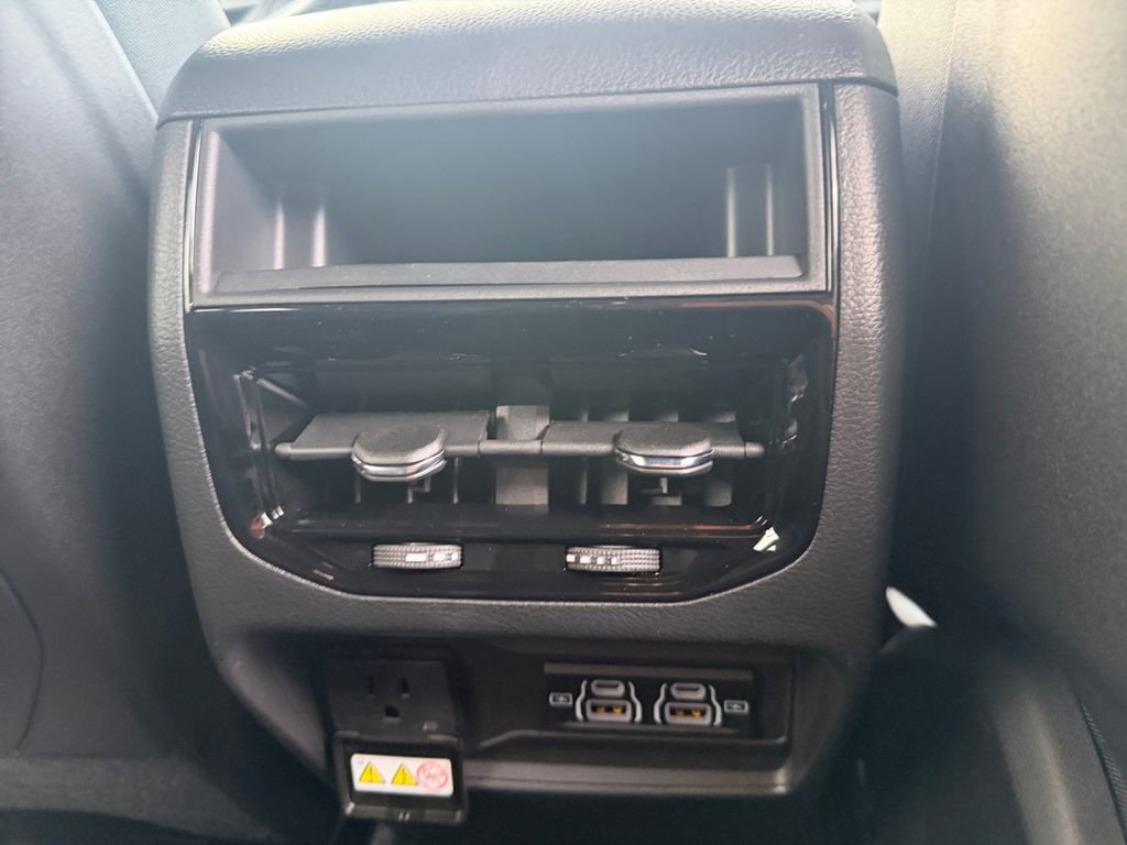 New 2026 Jeep Grand Cherokee Laredo image 16