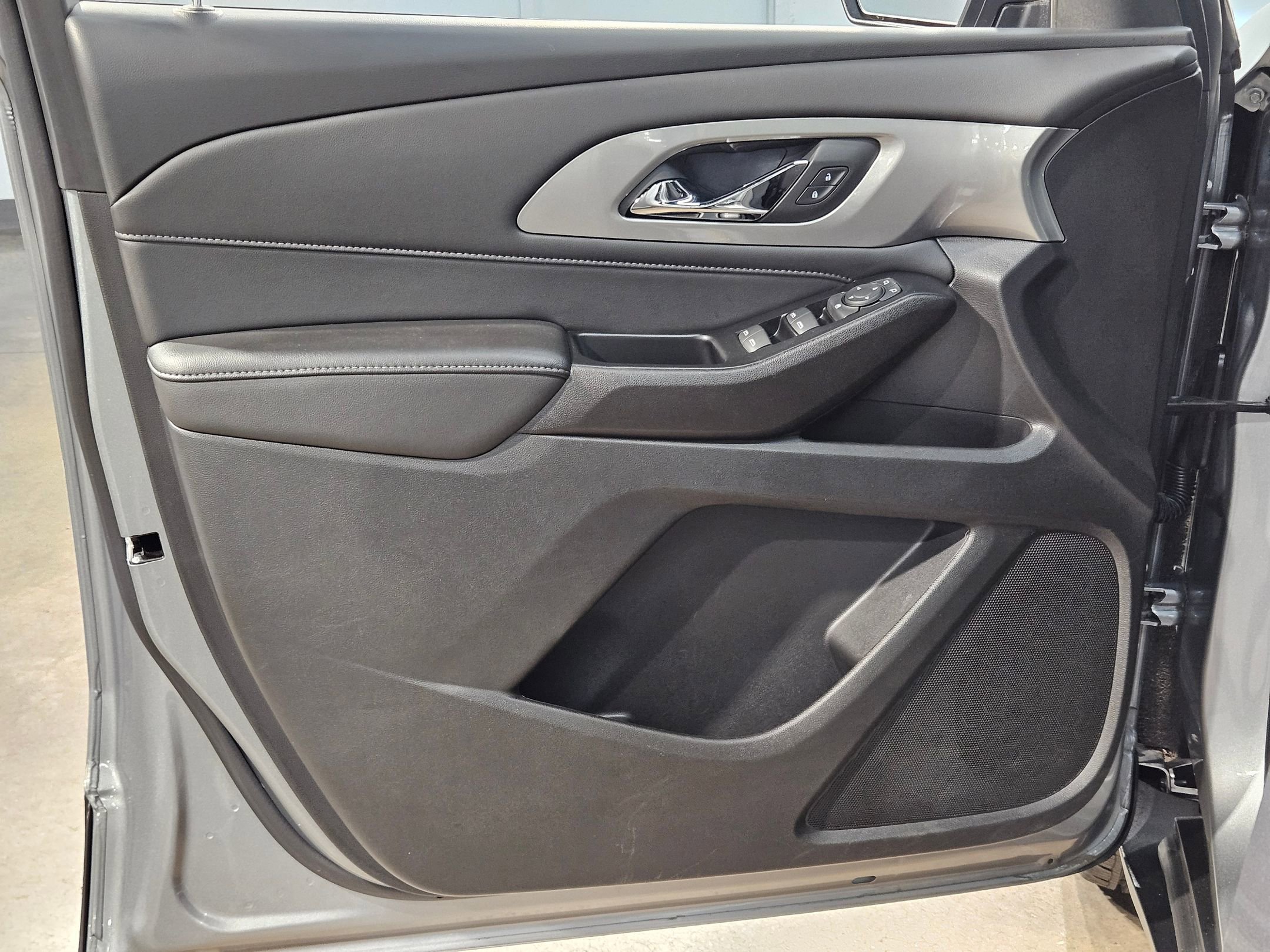 Used 2023 Chevrolet Traverse LT image 20