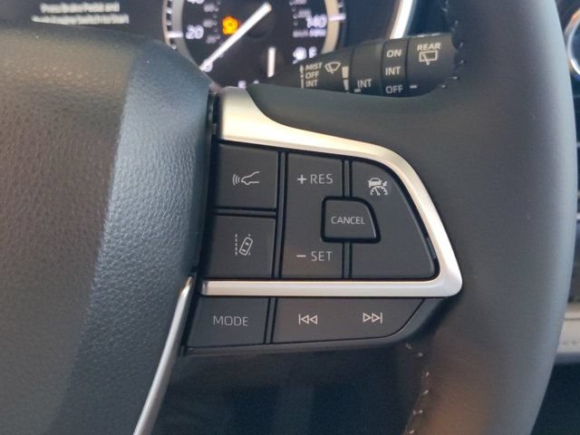 Used 2022 Toyota Highlander XLE FWD image 25