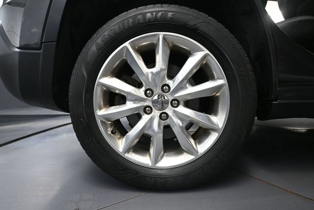 Used 2015 Jeep Cherokee Limited w/ Luxury Group AWD/4WD image 16