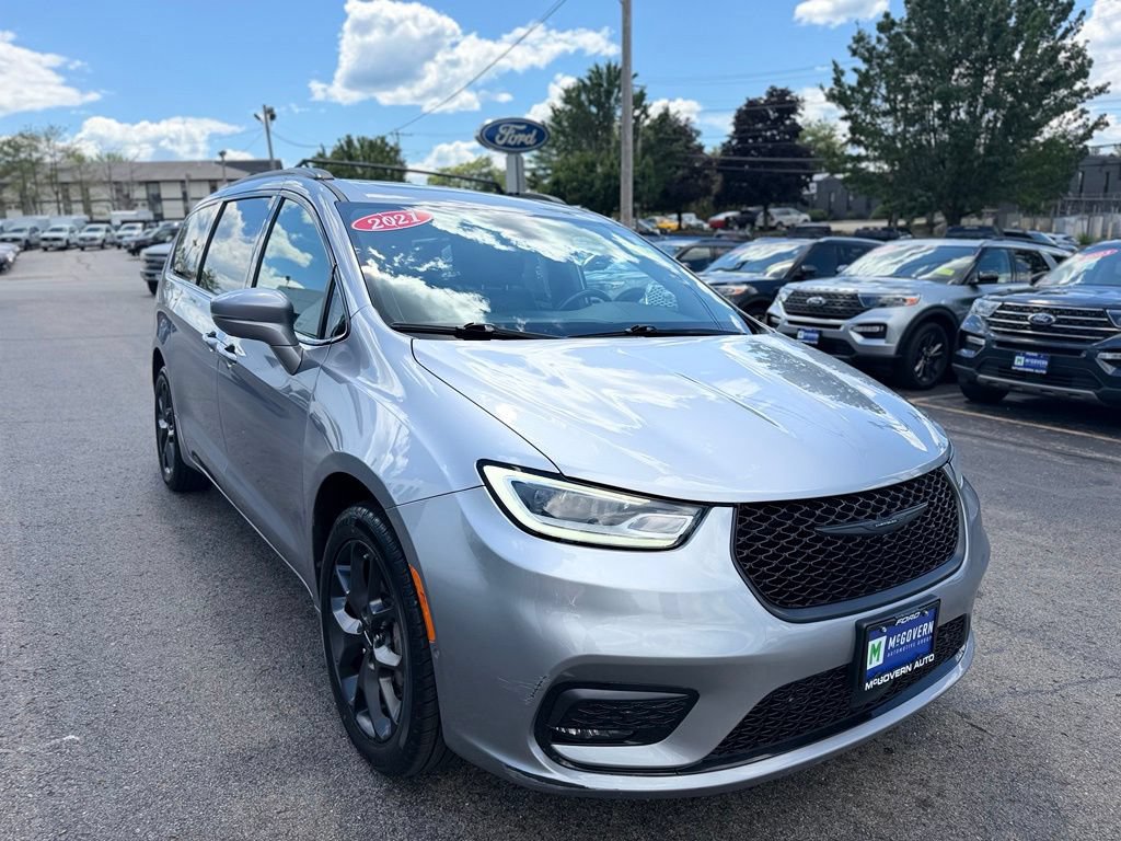 Used 2021 Chrysler Pacifica Limited w/ Uconnect Theater Family Group AWD/4WD image 10