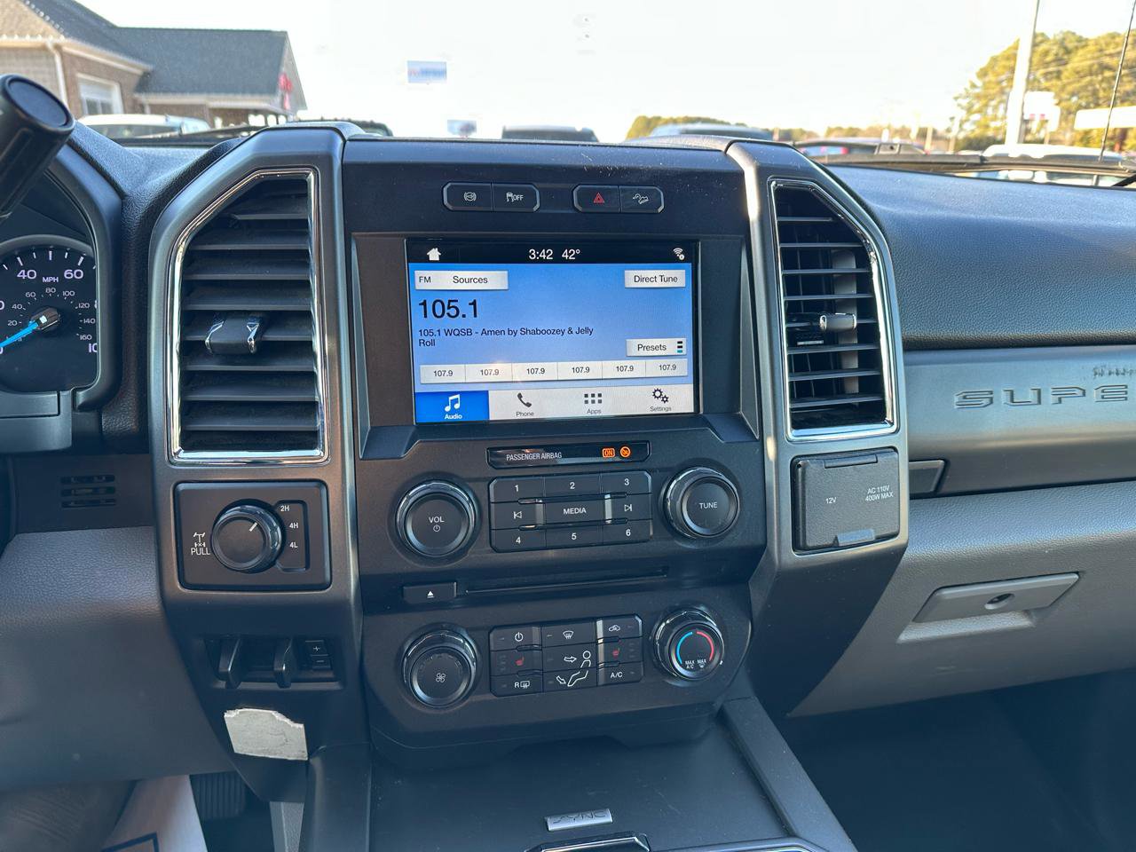 Used 2018 Ford F250 XLT w/ XLT Premium Package AWD/4WD image 16