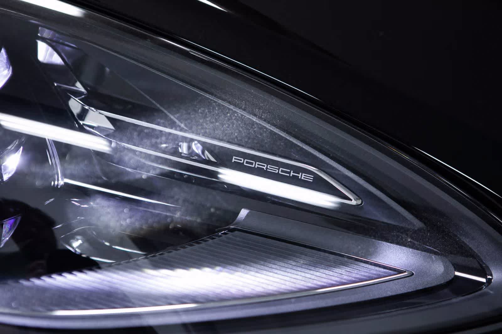 Certified 2026 Porsche Macan AWD/4WD image 16