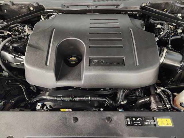 Used 2023 Land Rover Defender 130 SE image 32