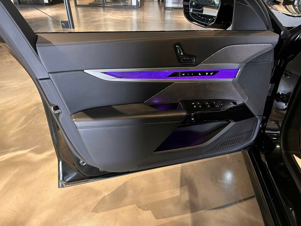 Used 2023 BMW 740i w/ Parking Assistance Package image 14