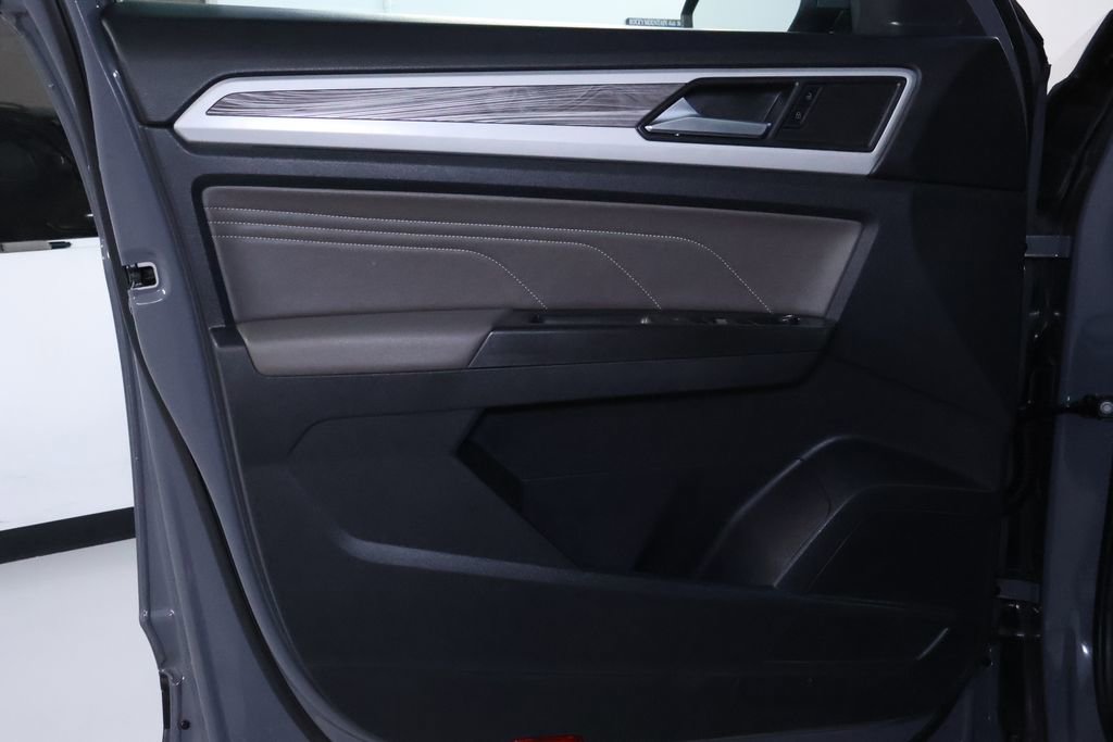 Used 2022 Volkswagen Atlas Cross Sport SE image 12