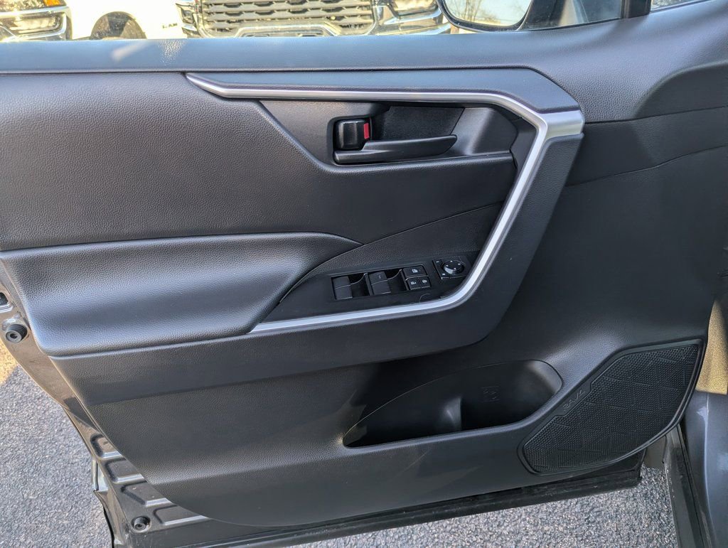 Used 2025 Toyota RAV4 LE image 20