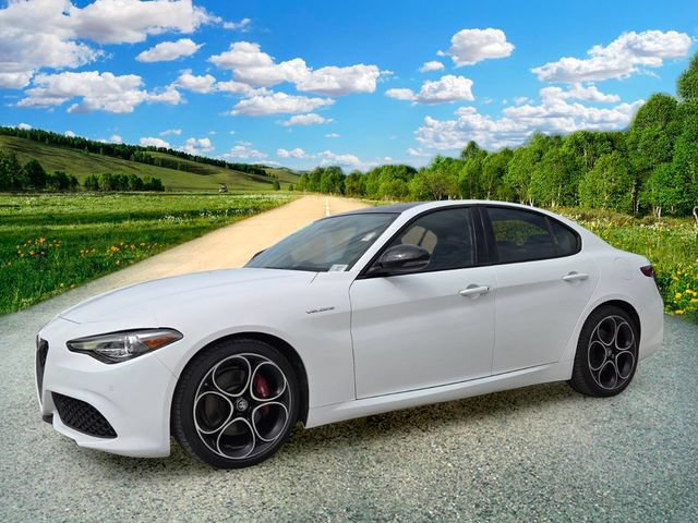 Used 2022 Alfa Romeo Giulia Veloce RWD image 2