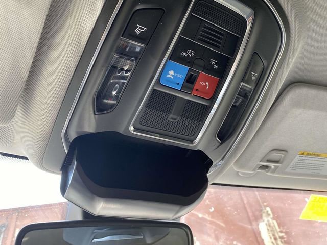 Used 2023 Jeep Grand Cherokee Laredo AWD/4WD image 23