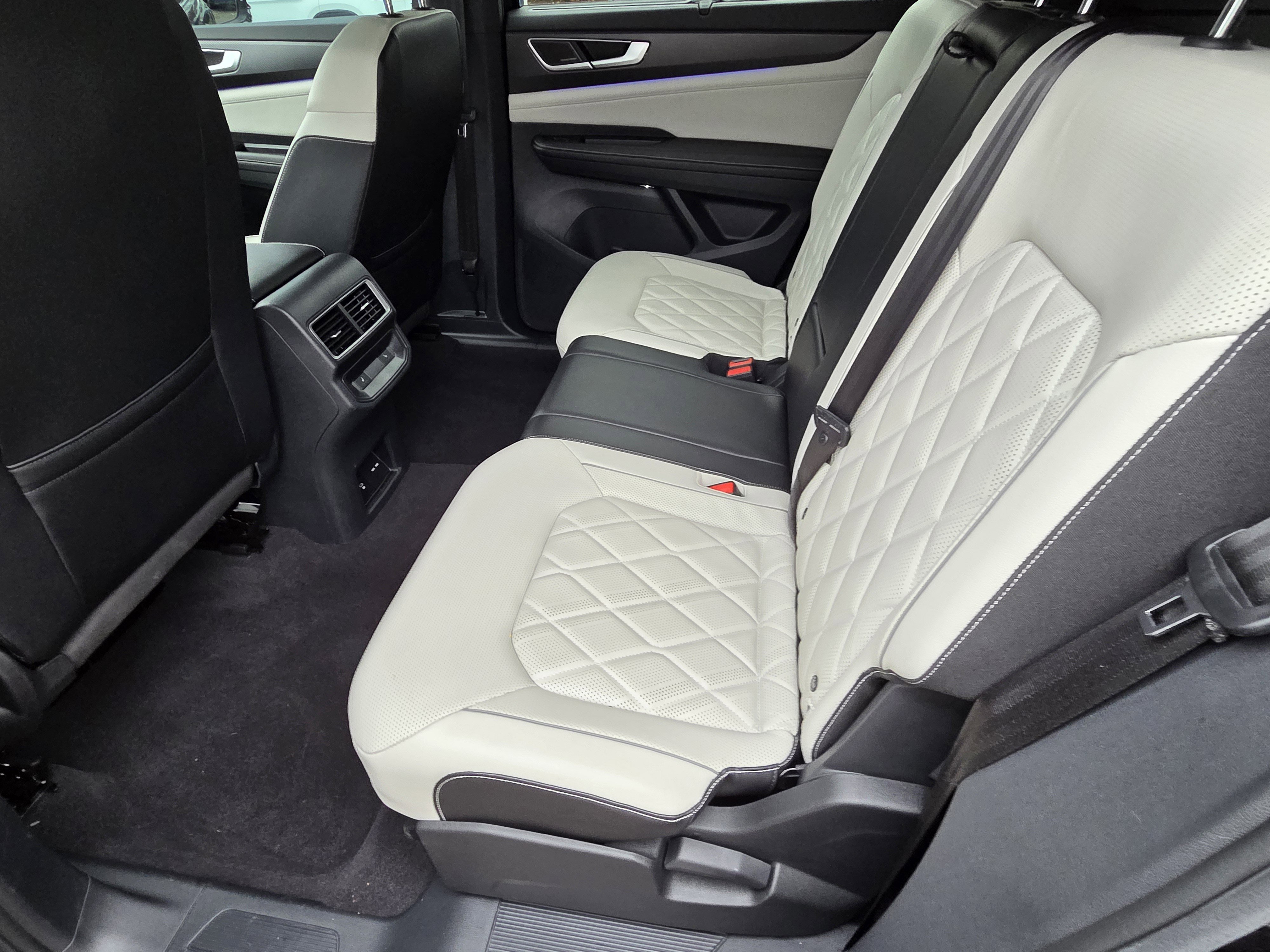 Certified 2024 Volkswagen Atlas Cross Sport SEL Premium R-Line image 6