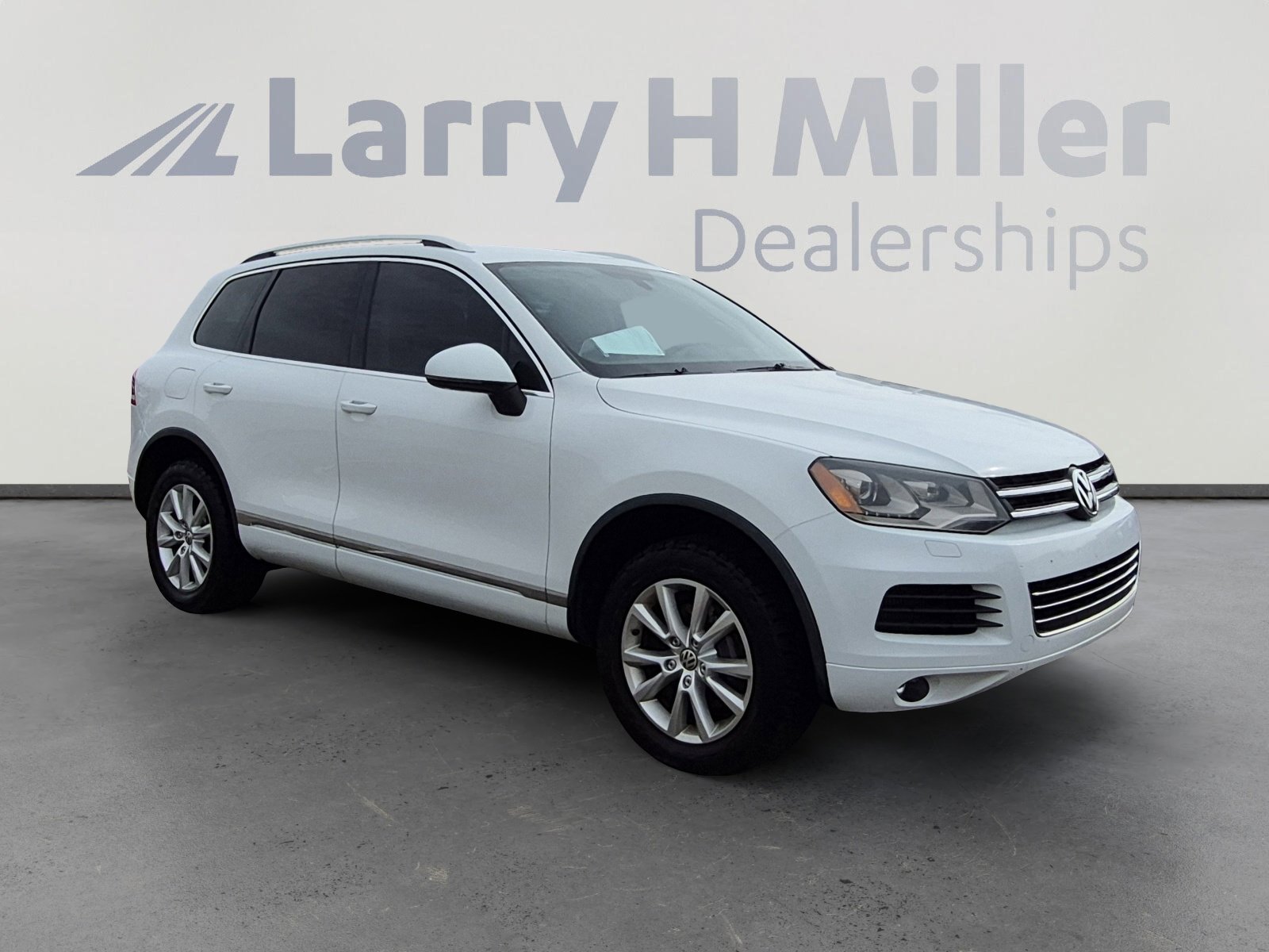 Used 2014 Volkswagen Touareg Sport image 7