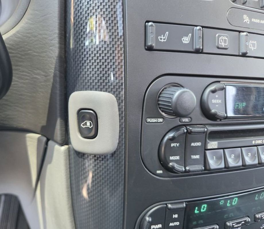Used 2005 Dodge Grand Caravan SXT w/ Leather Interior Group FWD image 26