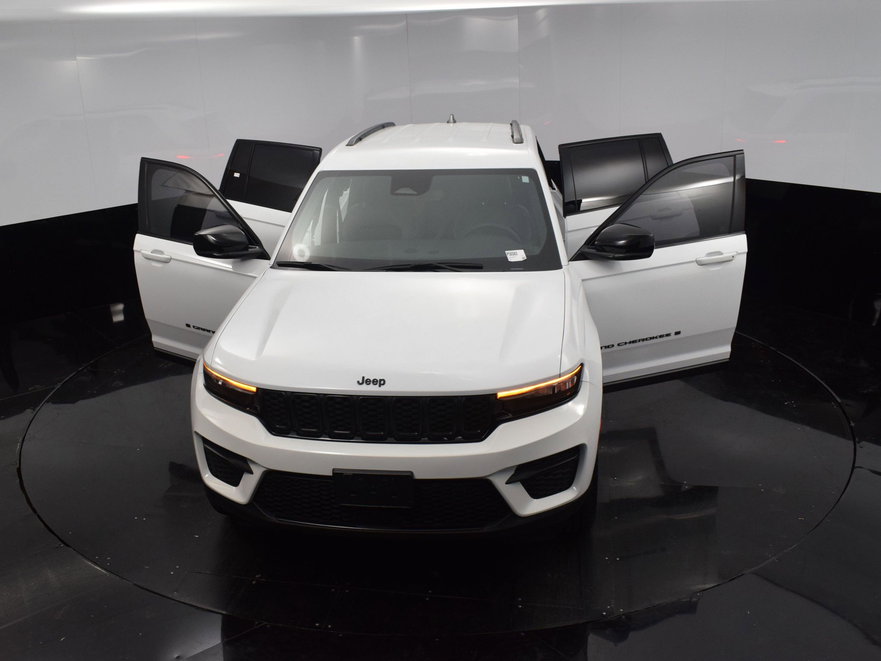 Used 2023 Jeep Grand Cherokee Altitude image 34