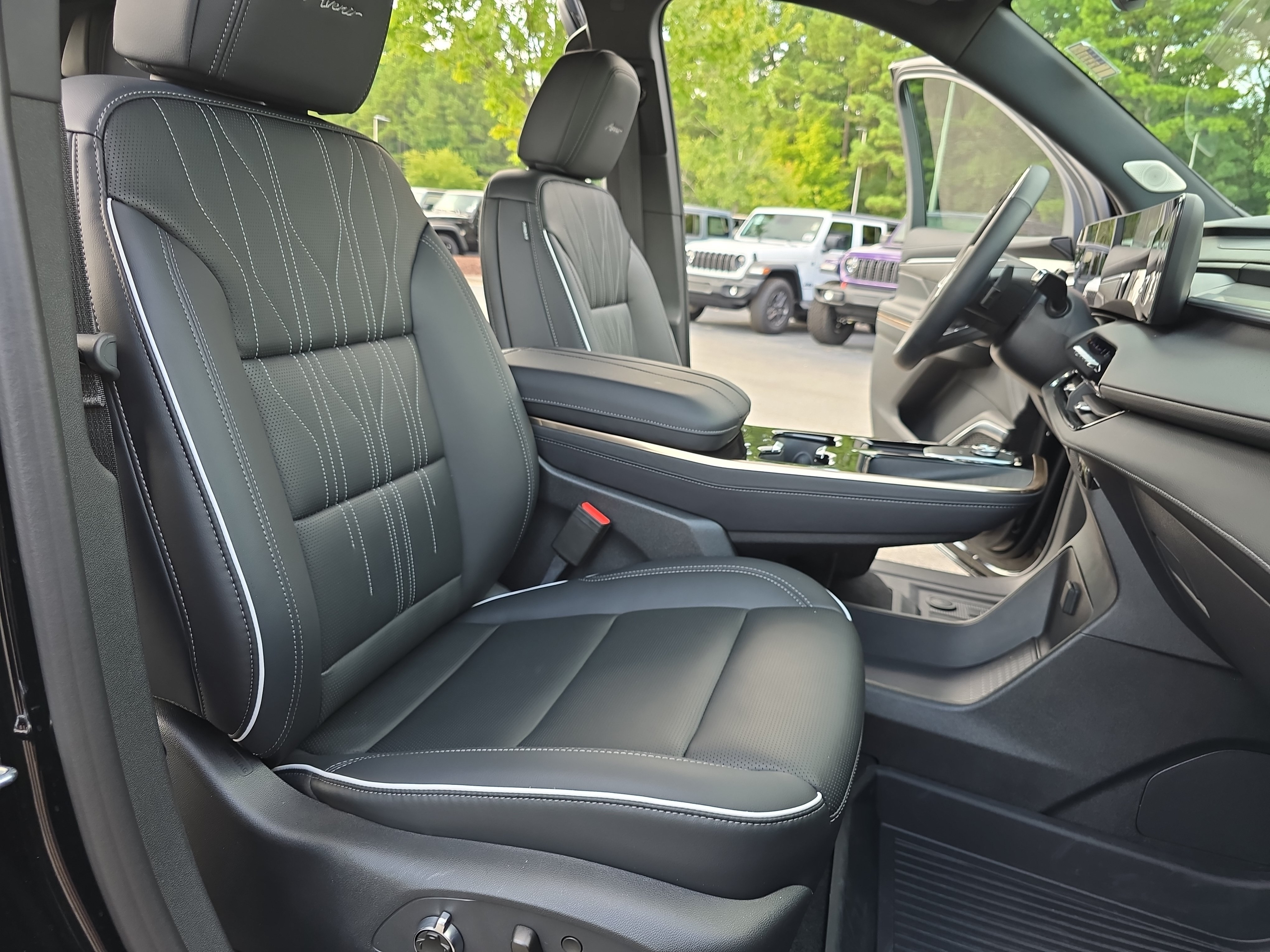Used 2026 Buick Enclave Avenir w/ Super Cruise Package FWD image 10