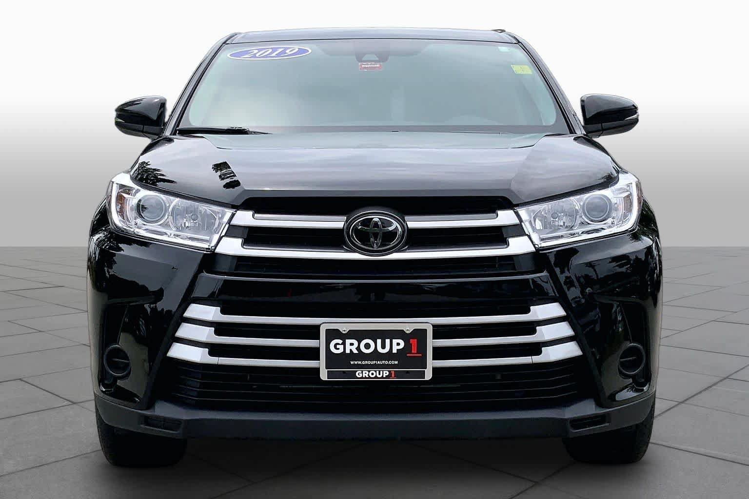 Used 2019 Toyota Highlander LE AWD/4WD image 4