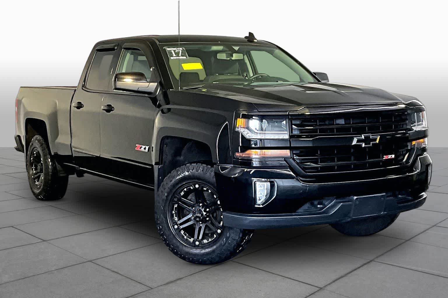 Used 2017 Chevrolet Silverado 1500 LT w/ Midnight Edition AWD/4WD image 3