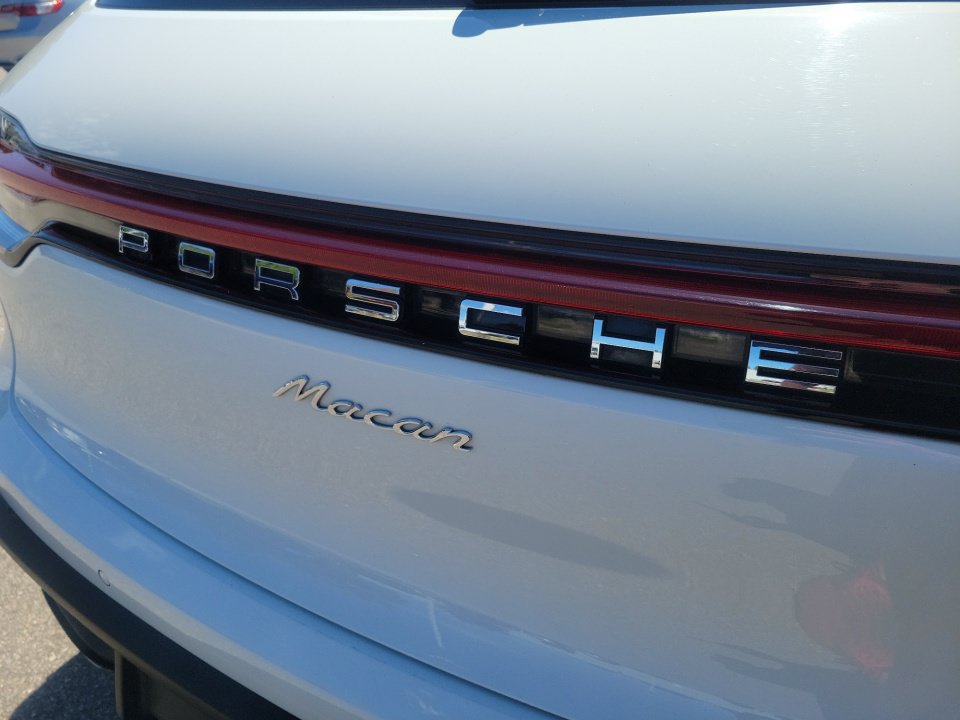 Used 2023 Porsche Macan AWD/4WD image 14