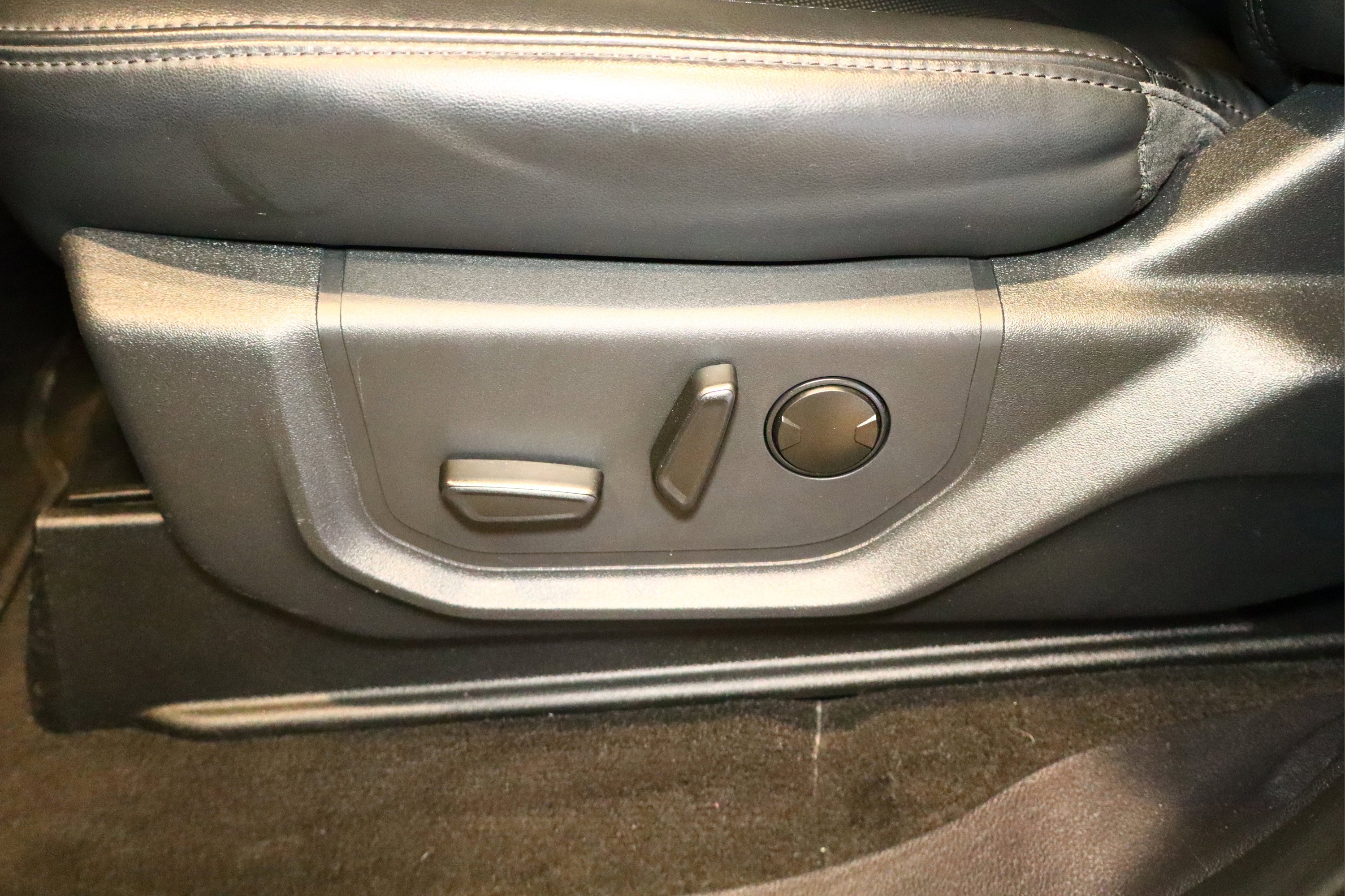 Used 2024 Ford Expedition XLT image 23