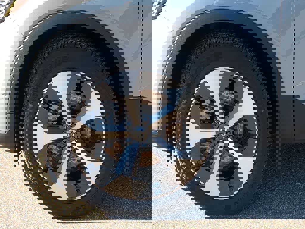 Used 2026 Volvo XC40 B5 Plus w/ Protection Package Premier image 13