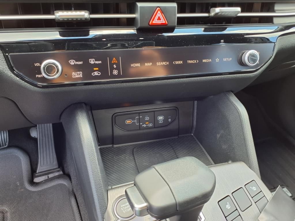 New 2026 Kia Sportage X-Line w/ X-Line Technology Package image 23