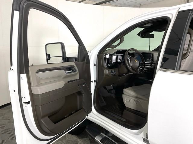 Used 2025 Chevrolet Silverado 2500 LTZ w/ LTZ Convenience Package image 28
