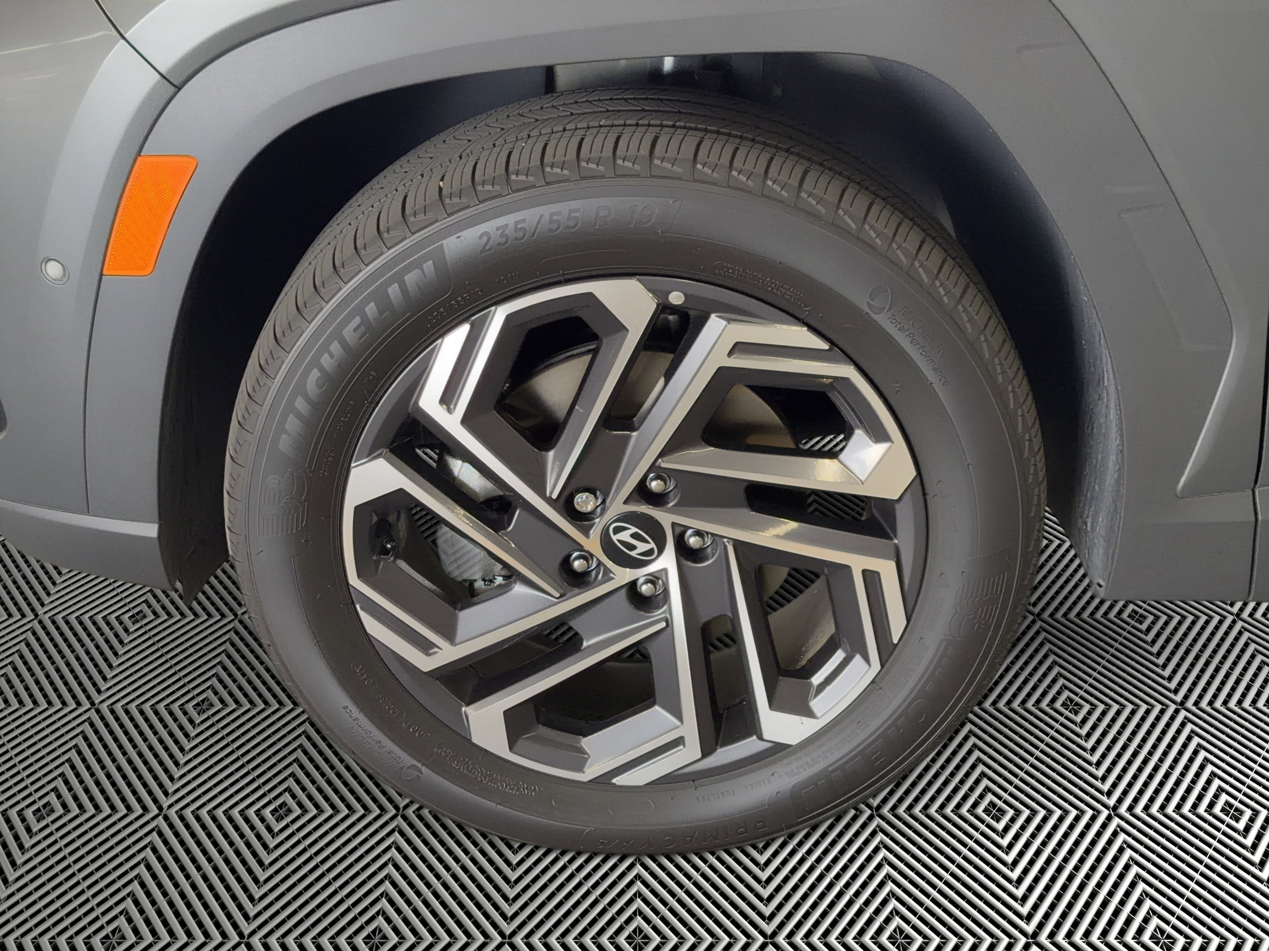 Used 2025 Hyundai Tucson Limited image 12