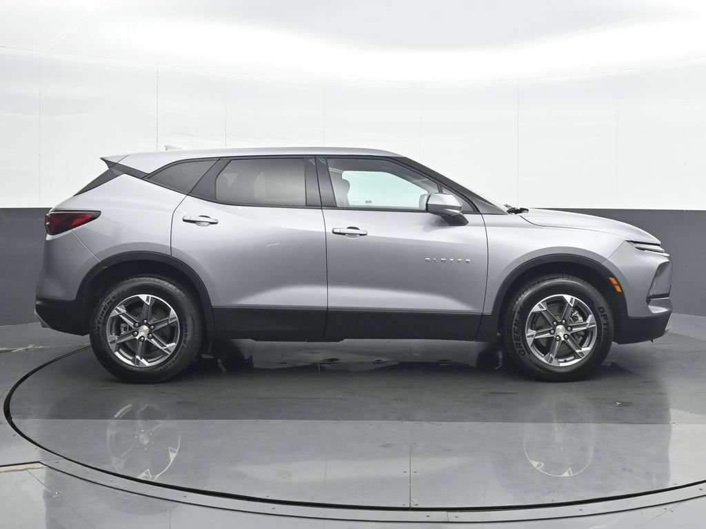 Used 2025 Chevrolet Blazer LT FWD image 7