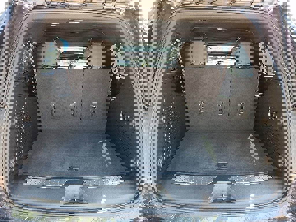 Certified 2022 Chevrolet Suburban RST w/ Luxury Package AWD/4WD image 32