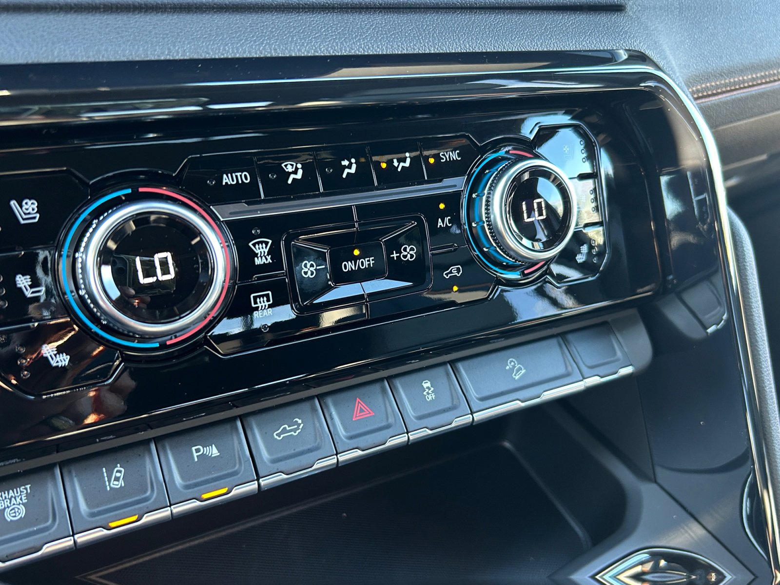 New 2026 GMC Sierra 2500 AT4 w/ AT4 Premium Plus Package image 18