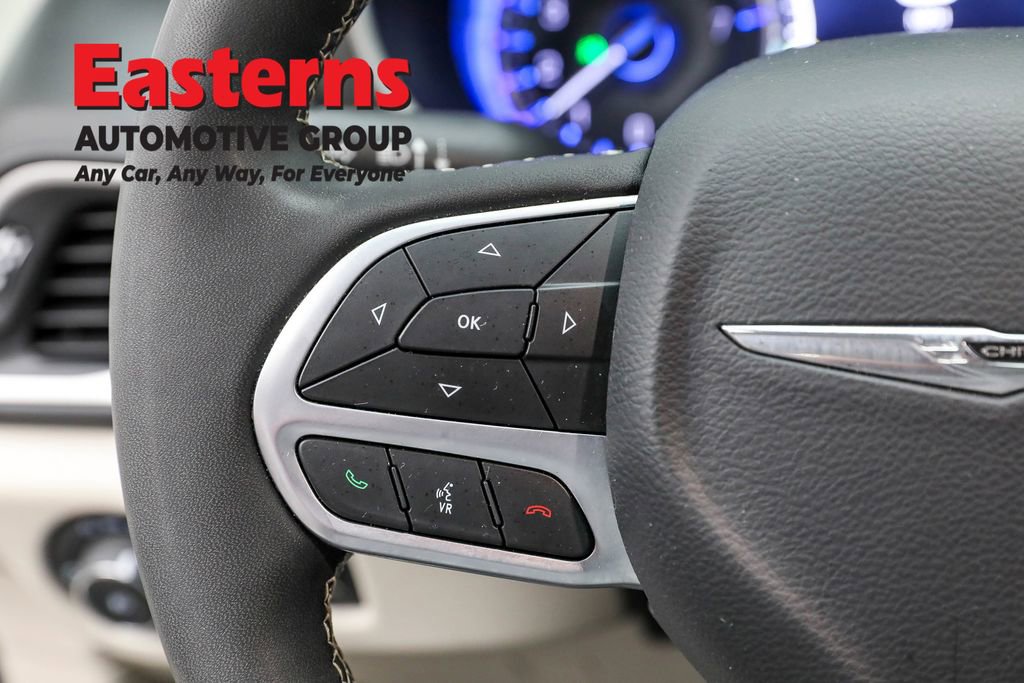 Used 2024 Chrysler Pacifica Touring-L image 15