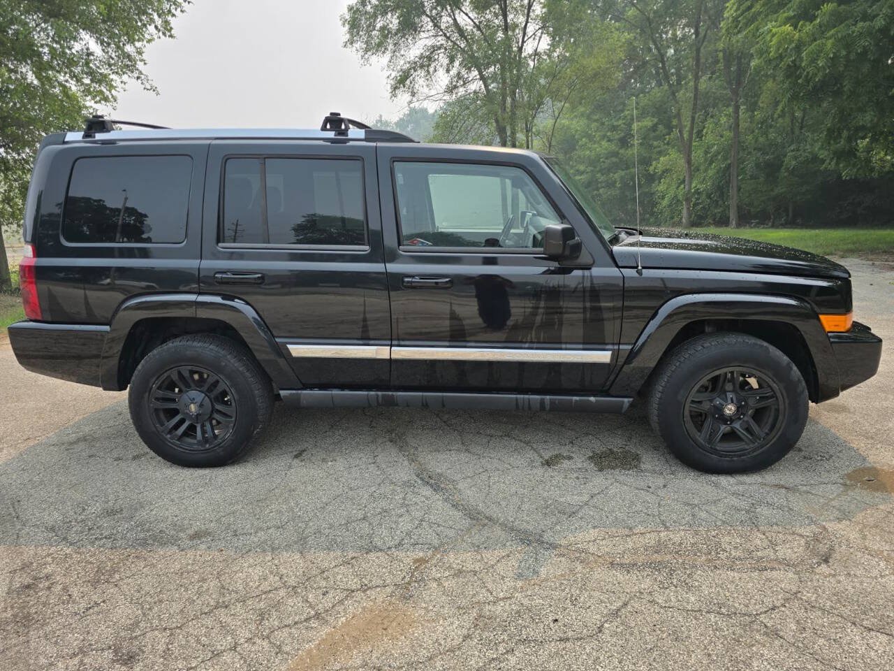 Used 2008 Jeep Commander Limited AWD/4WD image 3
