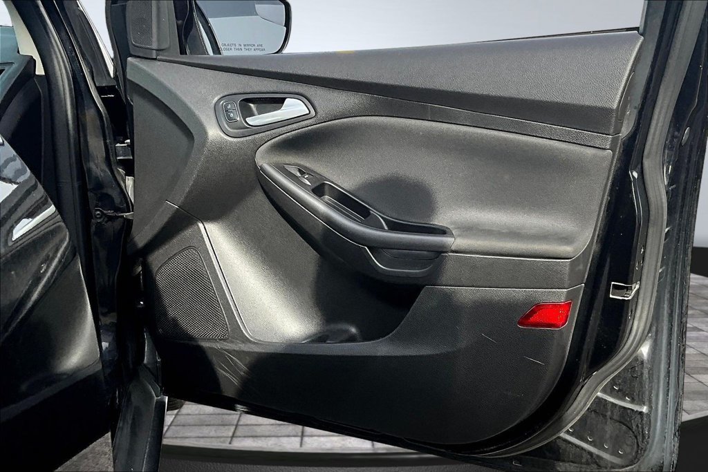Used 2017 Ford Focus SEL FWD image 28