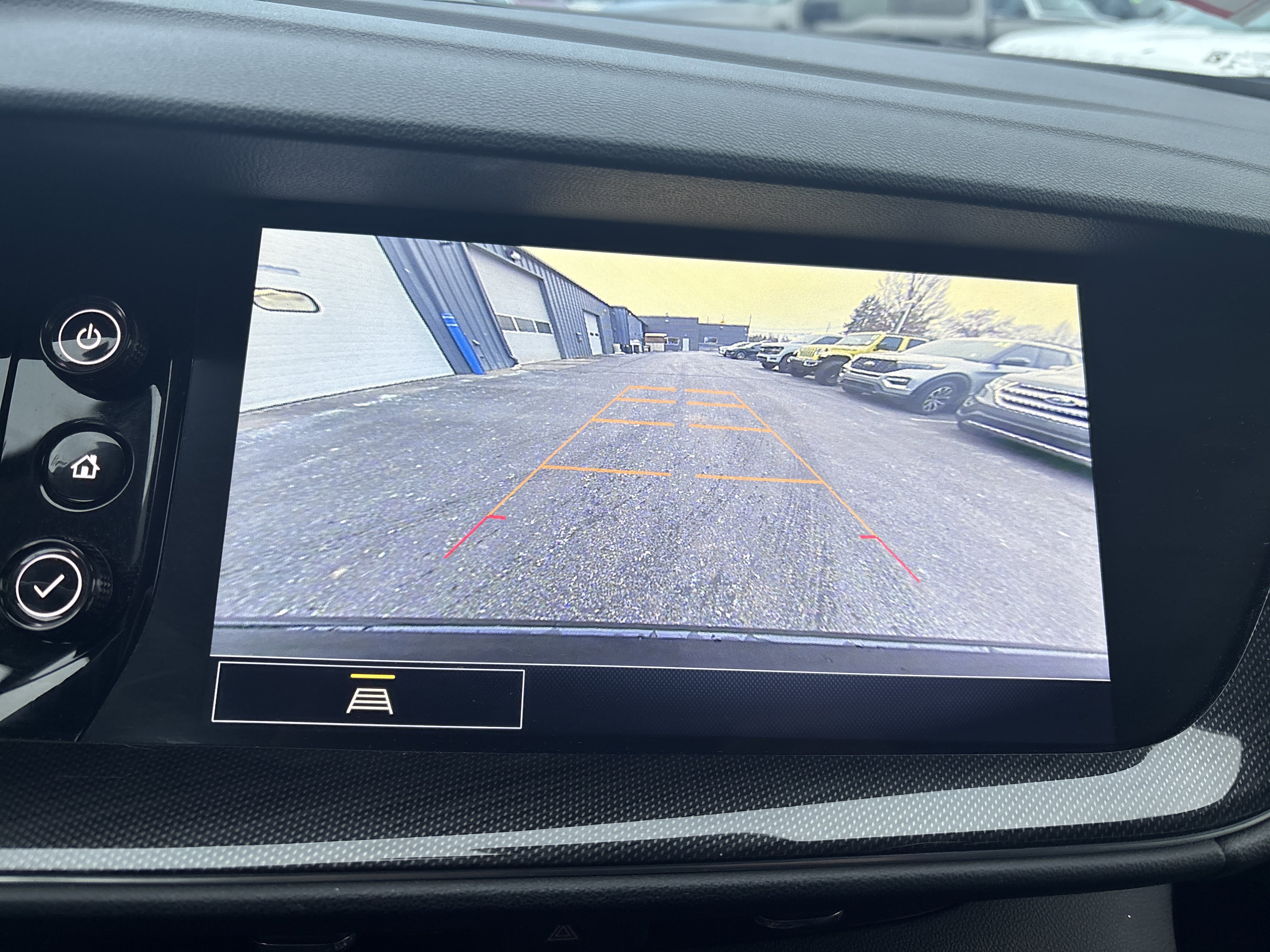 Used 2021 Buick Envision Essence w/ Sport Touring Package image 27