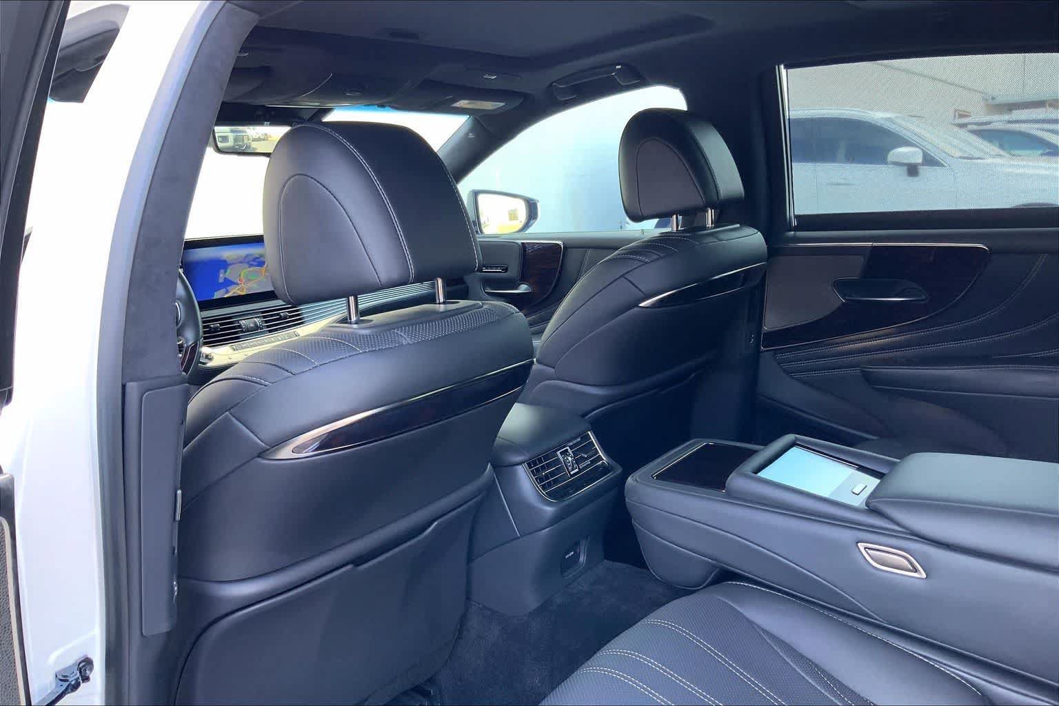 Used 2022 Lexus LS 500 w/ Luxury Package RWD image 12