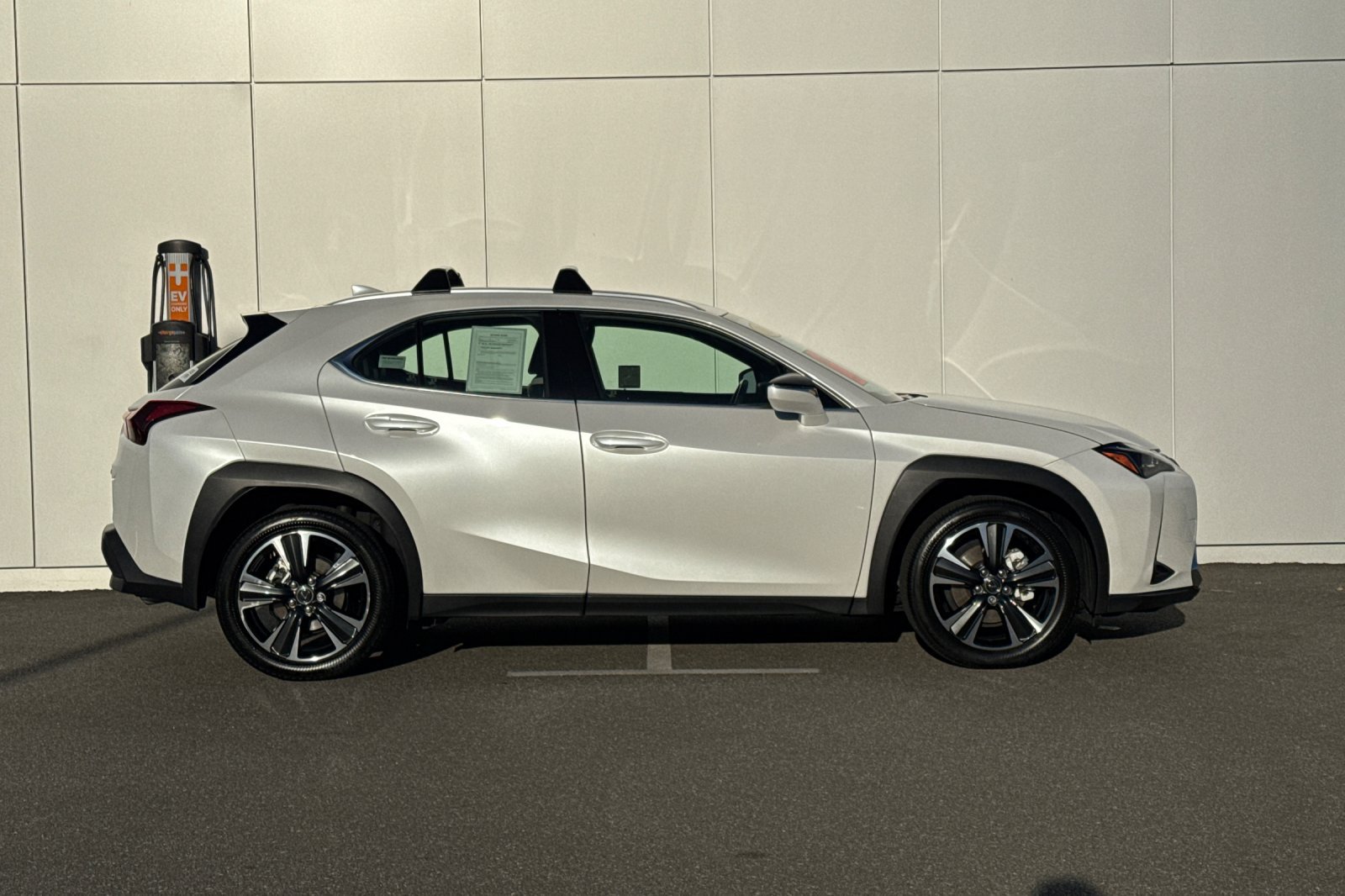 Used 2025 Lexus UX 300h FWD w/ Accessory Package (Z2) image 6