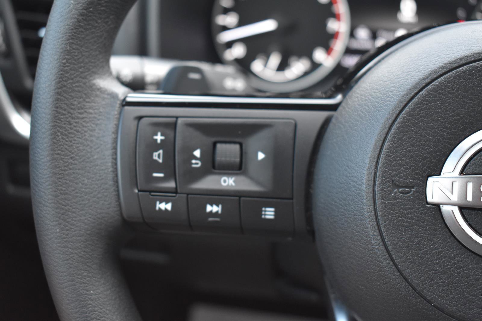 Certified 2023 Nissan Rogue SV image 32