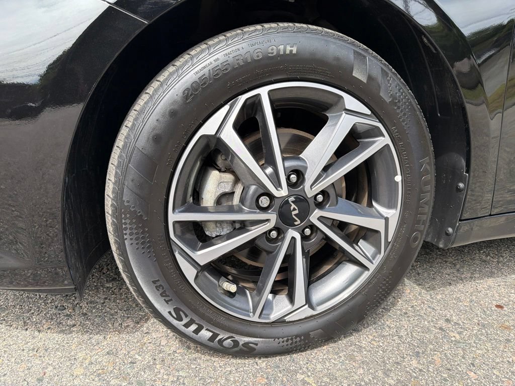 Certified 2022 Kia Forte LXS FWD image 12