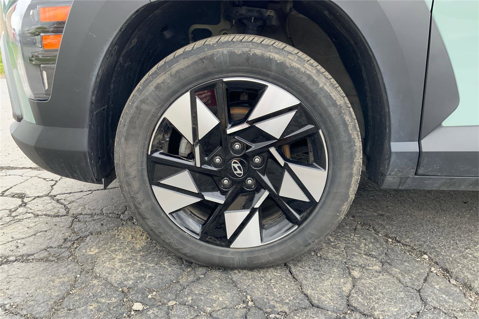 Used 2024 Hyundai Kona SEL AWD/4WD image 24