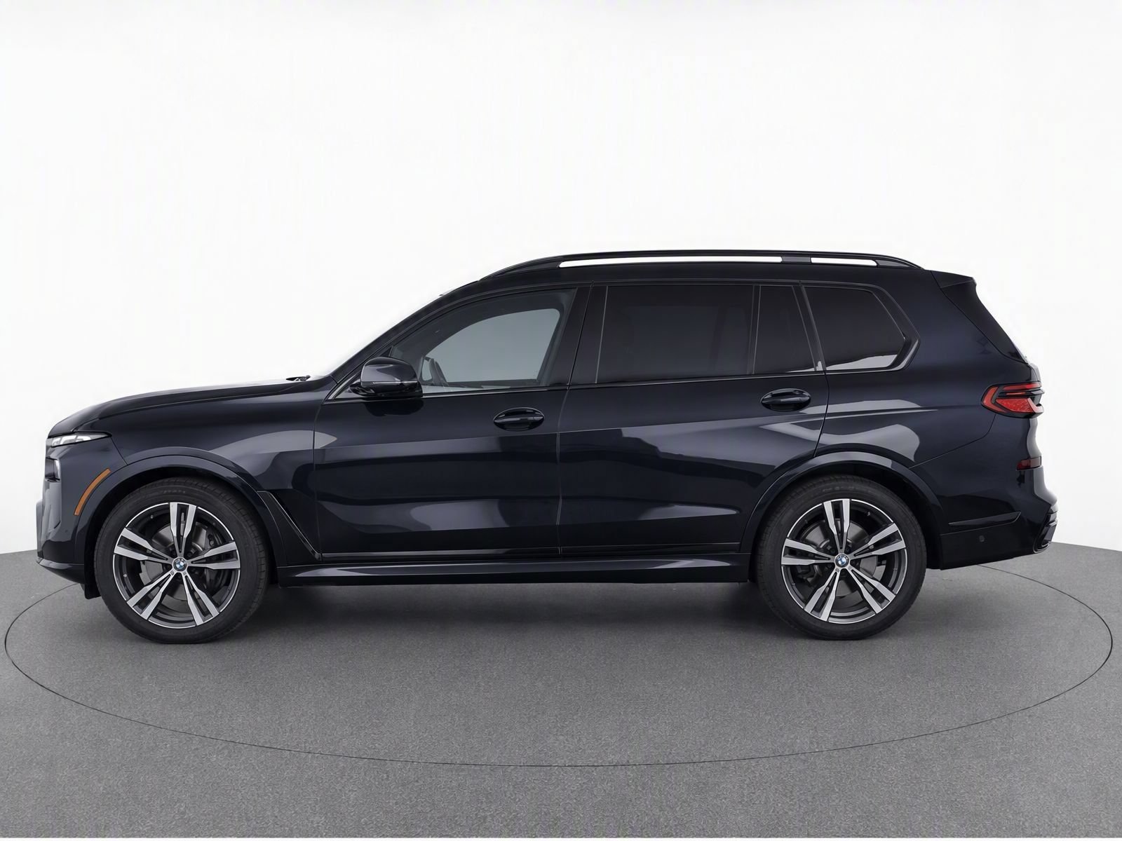Used 2024 BMW X7 xDrive40i w/ Executive Package AWD/4WD image 3