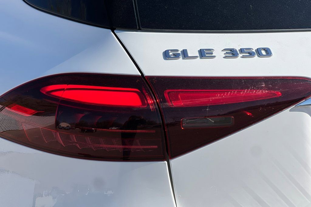 Used 2024 Mercedes-Benz GLE 350 4MATIC image 23