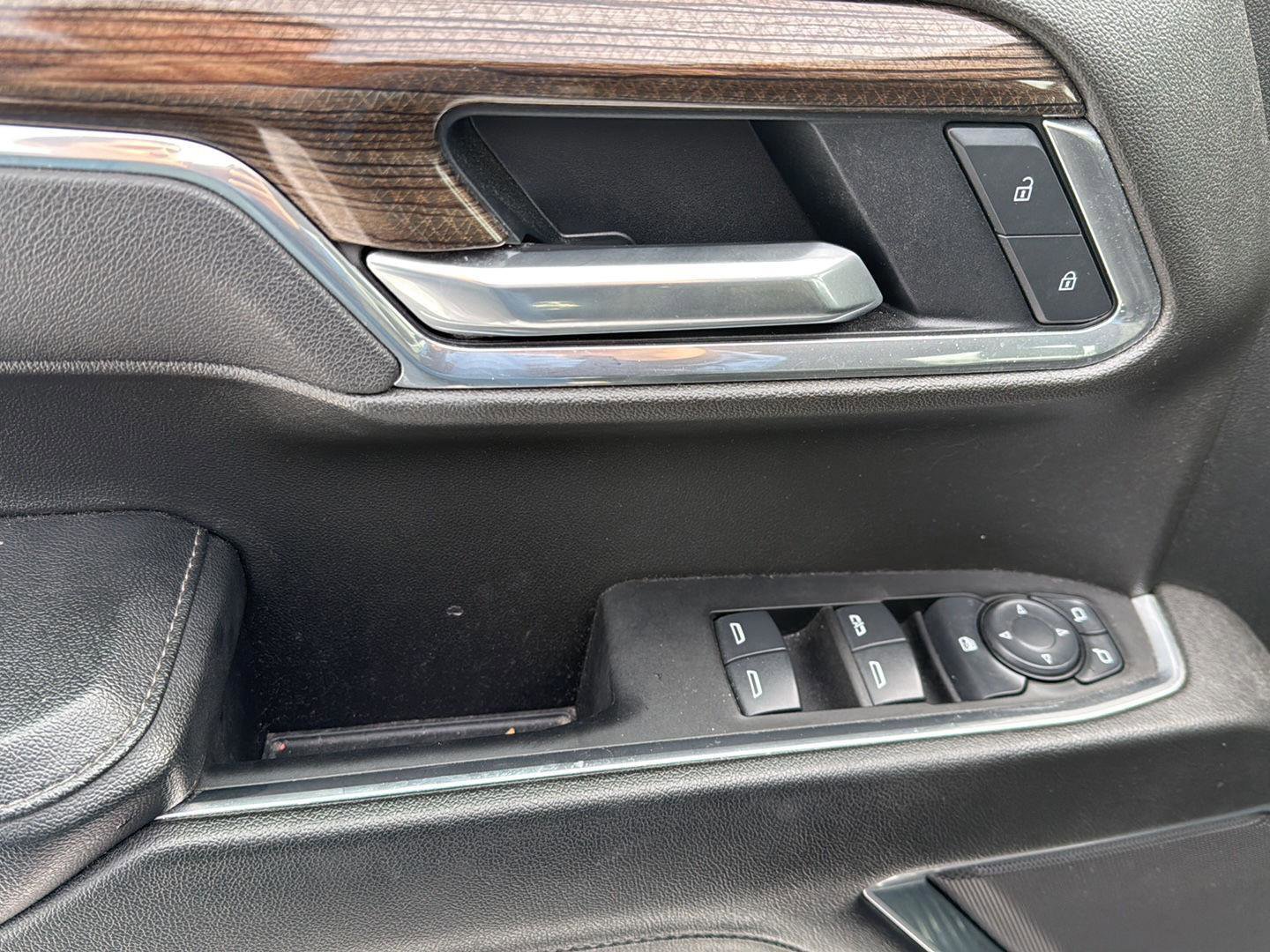 Used 2025 Chevrolet Silverado 1500 LT image 16