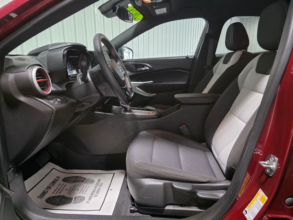 Used 2025 Chevrolet Trax RS w/ Driver Confidence Package FWD image 8
