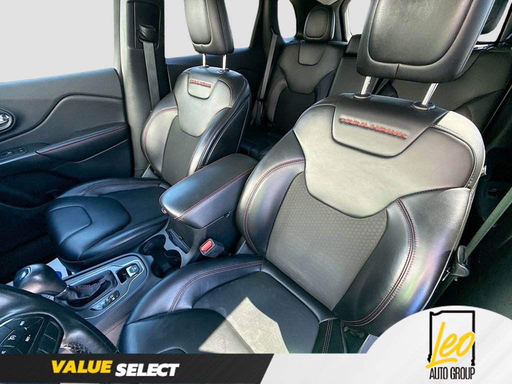 Used 2019 Jeep Cherokee Trailhawk w/ Cold Weather Group AWD/4WD image 19