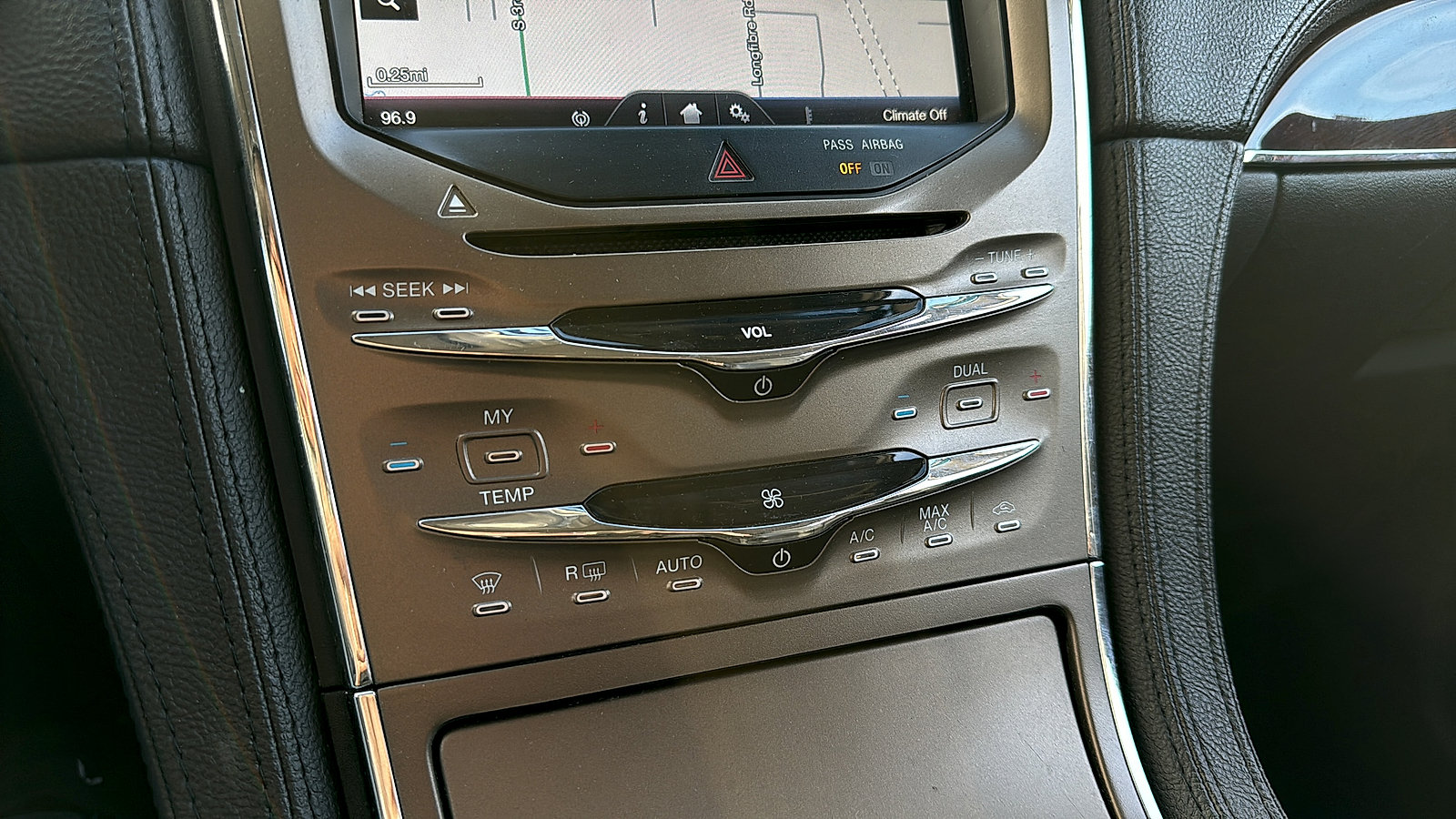 Used 2011 Lincoln MKX AWD w/ 102A Rapid Spec Order Code image 18