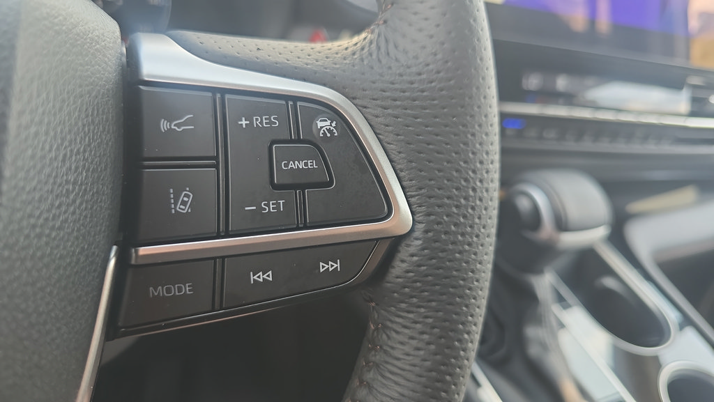 Used 2025 Toyota Sienna Platinum AWD/4WD image 24