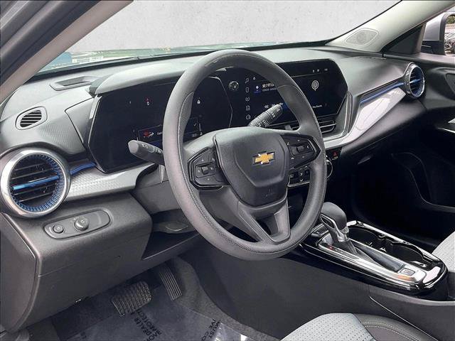 Certified 2025 Chevrolet Trax LT w/ LPO, Blackout Package FWD image 14