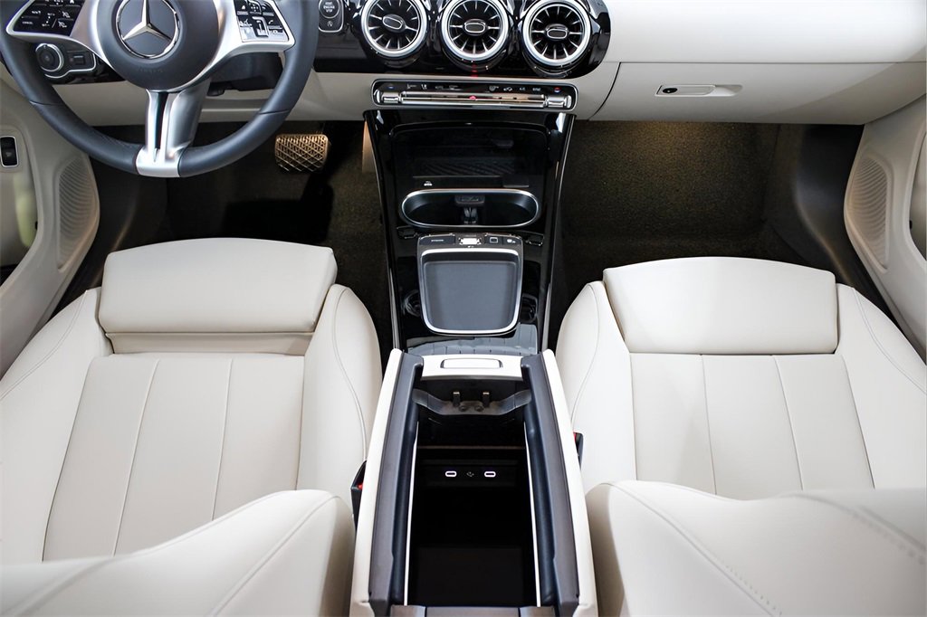 Used 2025 Mercedes-Benz CLA 250 image 24